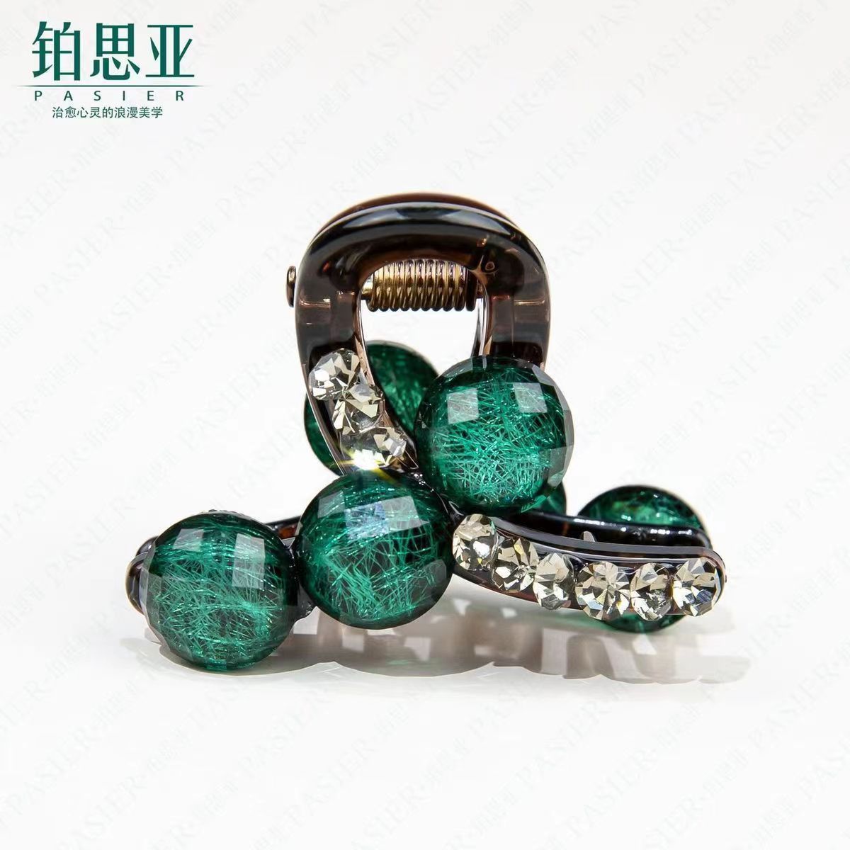 Wholesale Vintage Emerald Shark Clip
